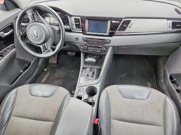 KNDCC3LC5H5068739 2017 KIA NIRO - Image 8