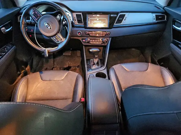 KNDCC3LC5H5083368 2017 KIA NIRO - Image 8