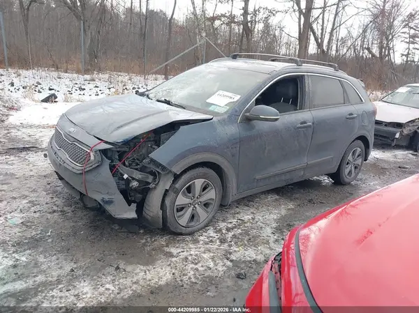 KNDCC3LC5H5085685 2017 KIA NIRO - Image 2