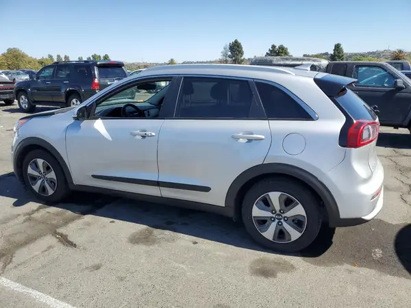 KNDCC3LC5K5283058 2019 KIA NIRO - Image 2