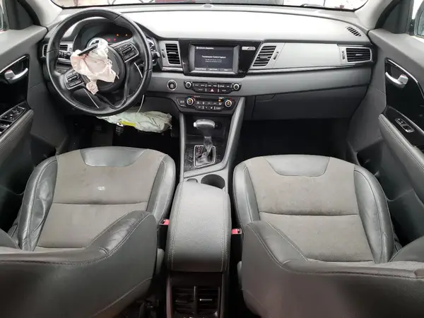 KNDCC3LC6H5050038 2017 KIA NIRO - Image 8