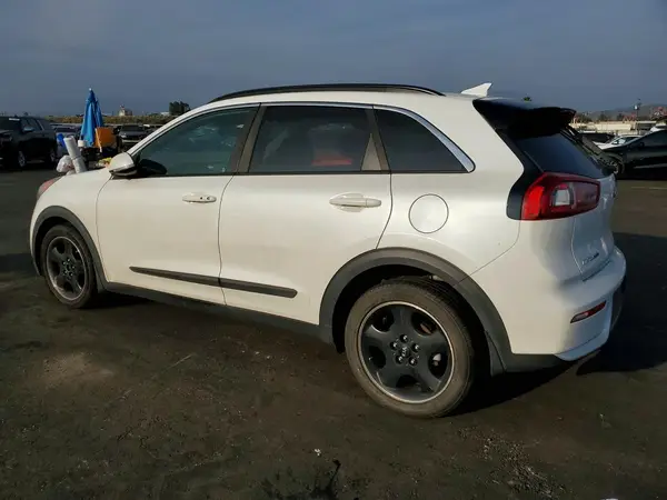 KNDCC3LC6H5052078 2017 KIA NIRO - Image 2
