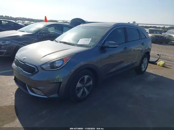 KNDCC3LC6H5059354 2017 KIA NIRO - Image 2