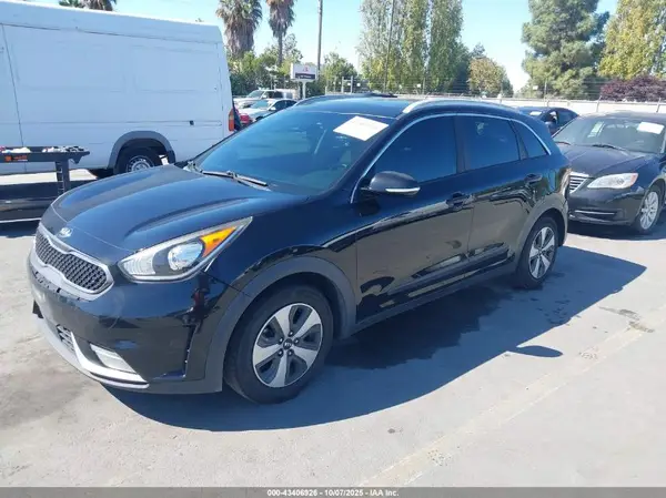 KNDCC3LC6H5064361 2017 KIA NIRO - Image 2