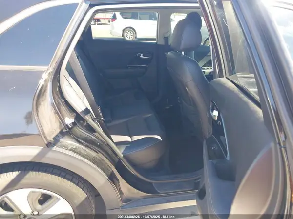 KNDCC3LC6H5064361 2017 KIA NIRO - Image 8