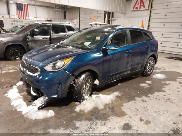 KNDCC3LC6H5066045 2017 KIA NIRO - Image 2
