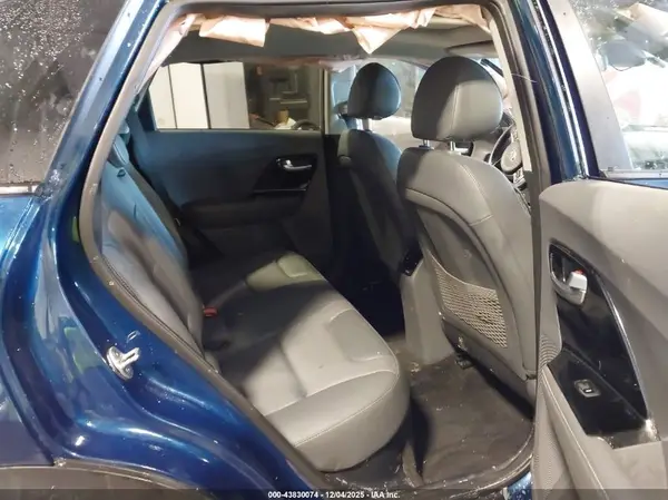 KNDCC3LC6H5066045 2017 KIA NIRO - Image 8