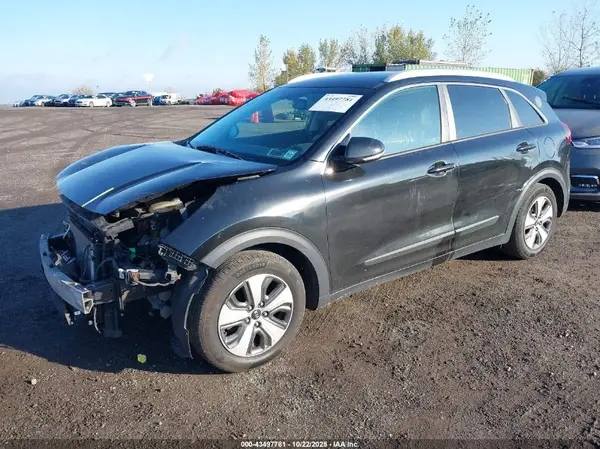 KNDCC3LC6H5067602 2017 KIA NIRO - Image 2
