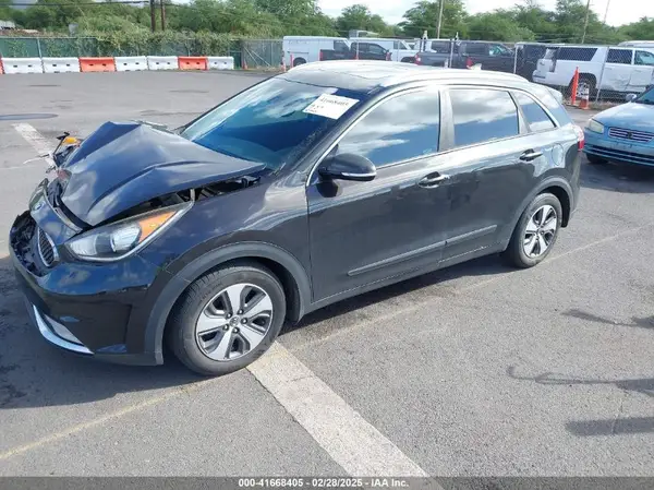 KNDCC3LC6H5068779 2017 KIA NIRO - Image 2