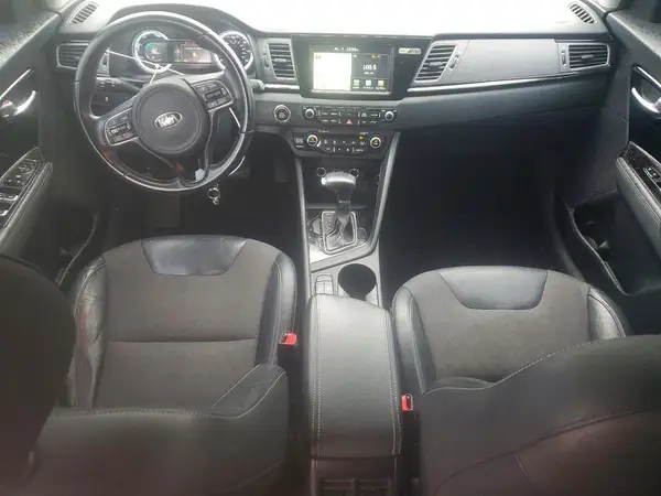 KNDCC3LC6H5070239 2017 KIA NIRO - Image 8