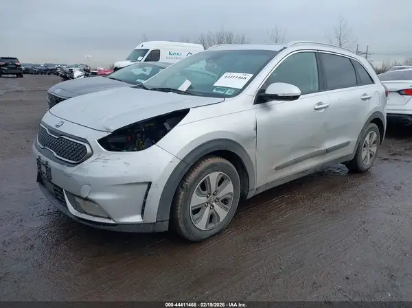 KNDCC3LC6H5072329 2017 KIA NIRO - Image 2