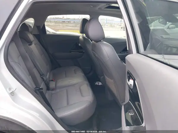 KNDCC3LC6H5072329 2017 KIA NIRO - Image 8
