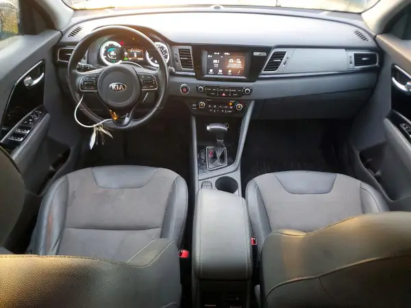 KNDCC3LC6H5072864 2017 KIA NIRO - Image 8