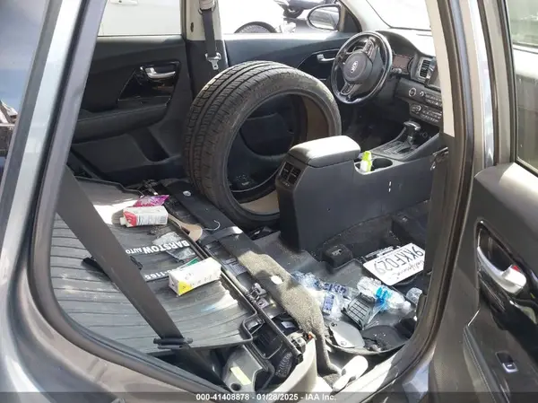 KNDCC3LC6H5089910 2017 KIA NIRO - Image 8