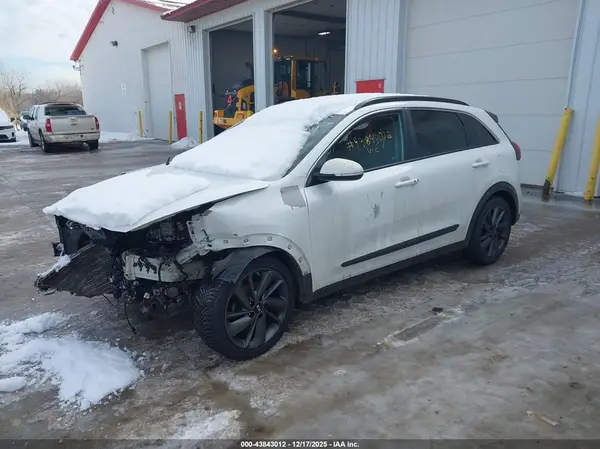 KNDCC3LC6H5092208 2017 KIA NIRO - Image 2