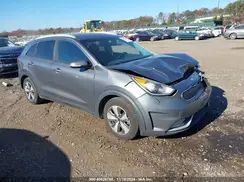 KNDCC3LC6H5096078 2017 KIA NIRO