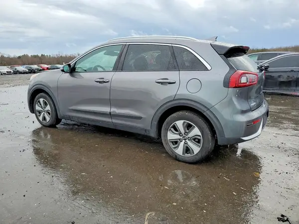 KNDCC3LC6J5110695 2018 KIA NIRO - Image 2