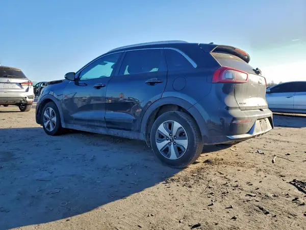 KNDCC3LC6J5120286 2018 KIA NIRO - Image 2