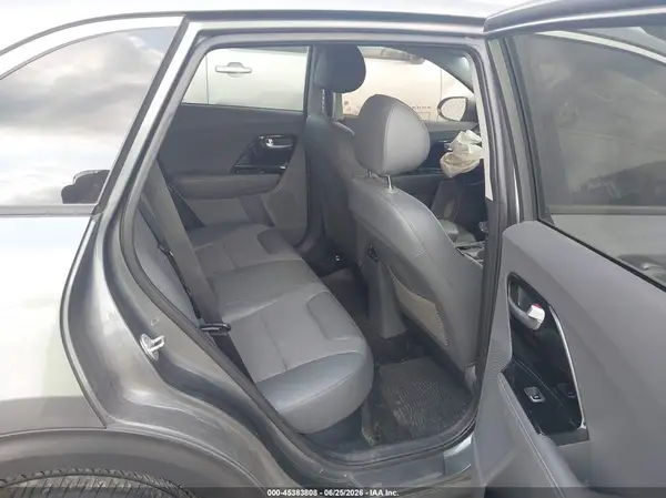 KNDCC3LC6J5124578 2018 KIA NIRO - Image 8
