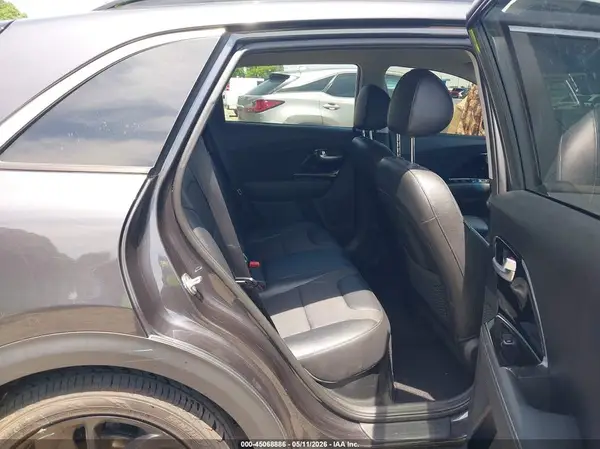 KNDCC3LC6J5135080 2018 KIA NIRO - Image 8