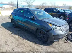 KNDCC3LC6J5137430 2018 KIA NIRO