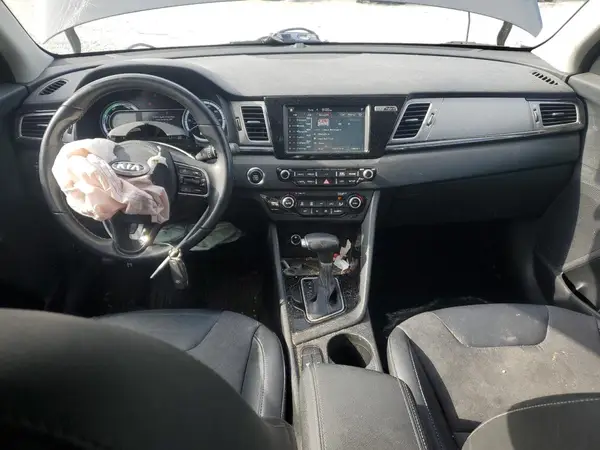 KNDCC3LC6J5145642 2018 KIA NIRO - Image 8