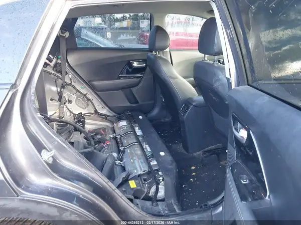 KNDCC3LC6J5150677 2018 KIA NIRO - Image 8