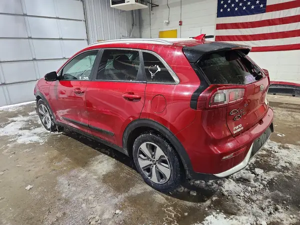 KNDCC3LC6J5176180 2018 KIA NIRO - Image 2