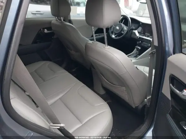 KNDCC3LC6M5483692 2021 KIA NIRO - Image 8