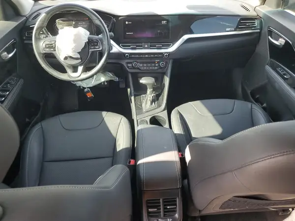 KNDCC3LC6N5495472 2022 KIA NIRO - Image 8
