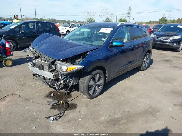 KNDCC3LC7H5035029 2017 KIA NIRO - Image 2
