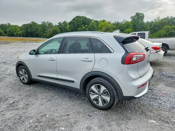 KNDCC3LC7H5036083 2017 KIA NIRO - Image 2