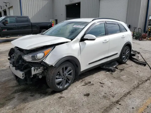 KNDCC3LC7H5057385 2017 KIA NIRO - Image 1
