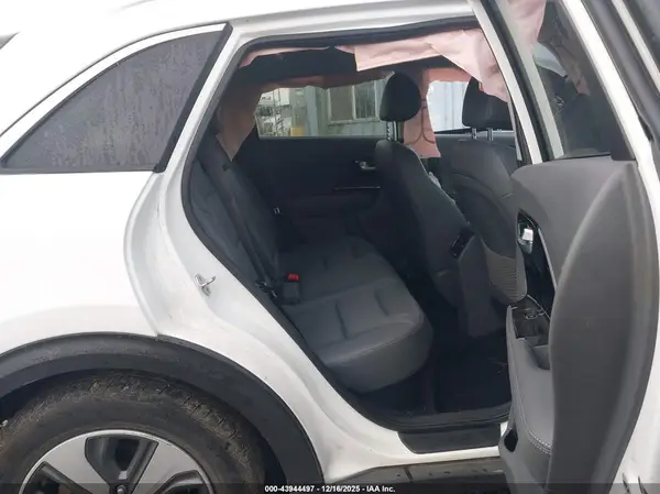 KNDCC3LC7H5072128 2017 KIA NIRO - Image 8