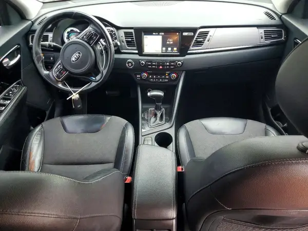 KNDCC3LC7H5078690 2017 KIA NIRO - Image 8