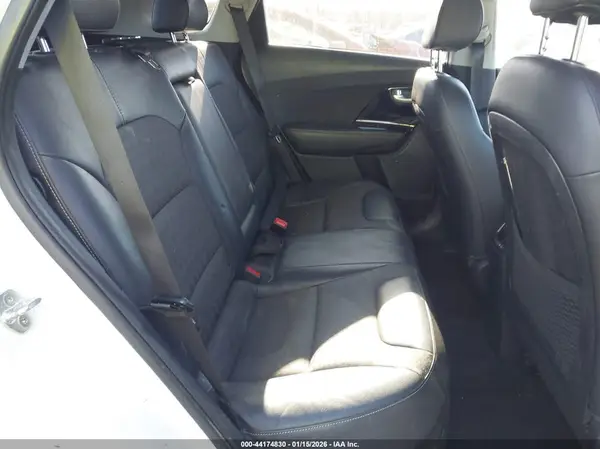 KNDCC3LC7H5082299 2017 KIA NIRO - Image 8