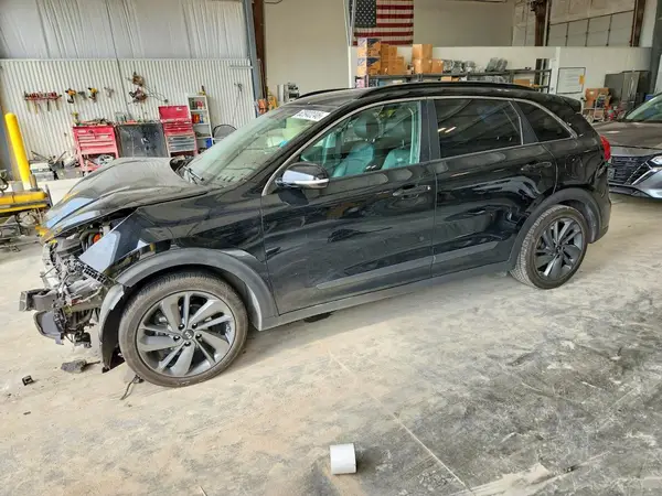 KNDCC3LC7H5084490 2017 KIA NIRO - Image 1