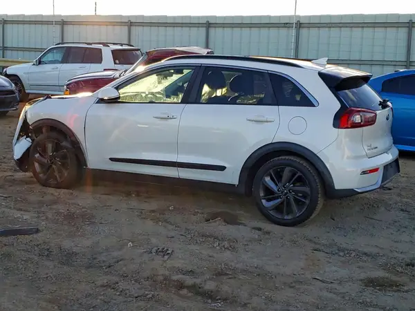 KNDCC3LC7H5089110 2017 KIA NIRO - Image 2