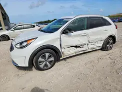 KNDCC3LC7J5111631 2018 KIA NIRO