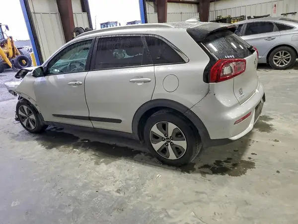 KNDCC3LC7J5118207 2018 KIA NIRO - Image 2