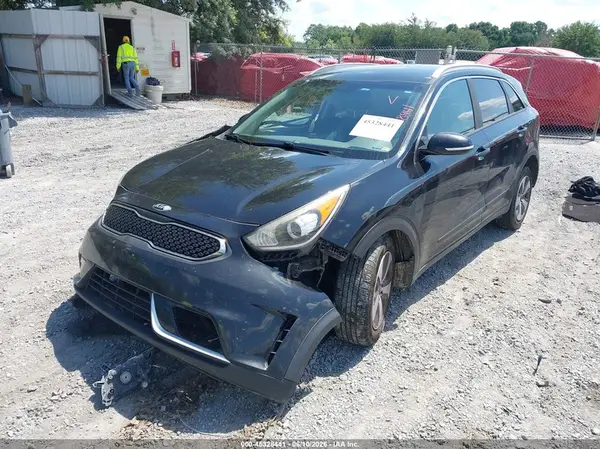 KNDCC3LC7J5129322 2018 KIA NIRO - Image 2