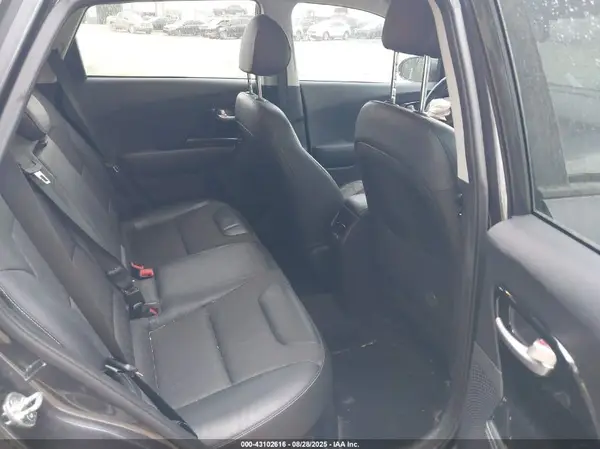 KNDCC3LC7J5133404 2018 KIA NIRO - Image 8