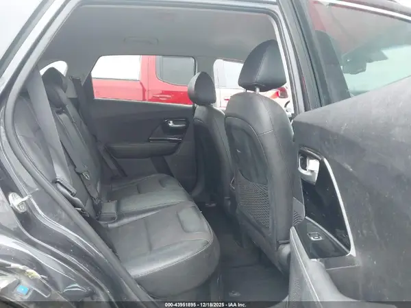 KNDCC3LC7J5134021 2018 KIA NIRO - Image 8