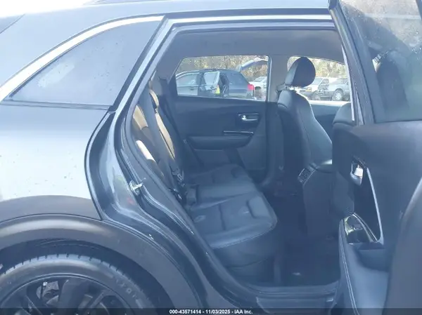 KNDCC3LC7J5160540 2018 KIA NIRO - Image 8