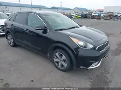 KNDCC3LC7J5177015 2018 KIA NIRO