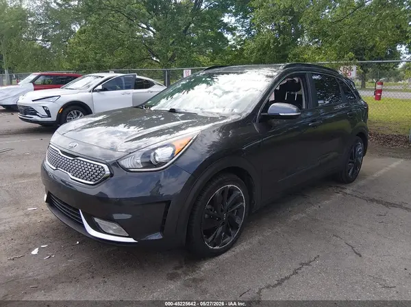 KNDCC3LC7K5297074 2019 KIA NIRO - Image 2