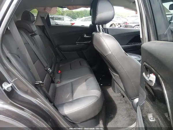KNDCC3LC7K5297074 2019 KIA NIRO - Image 8