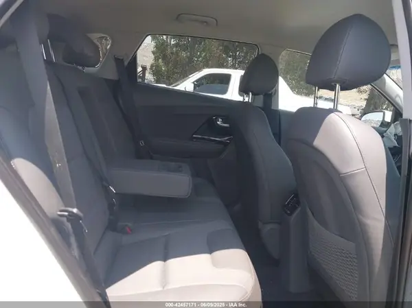 KNDCC3LC7K5338240 2019 KIA NIRO - Image 8