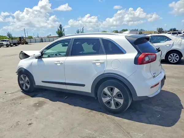 KNDCC3LC8H5041907 2017 KIA NIRO - Image 2