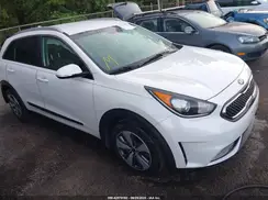 KNDCC3LC8H5048811 2017 KIA NIRO